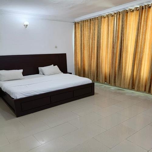 1626hotel_room_500x500